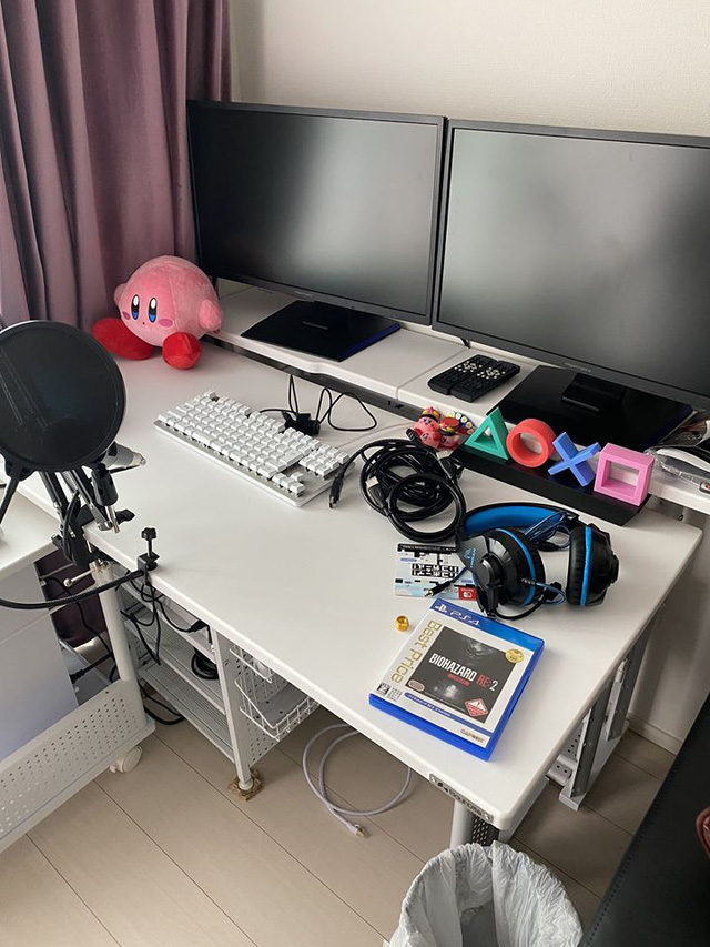 Góc gaming đầy đủ tiện nghi và chuyên nghiệp của Yui Hatano.